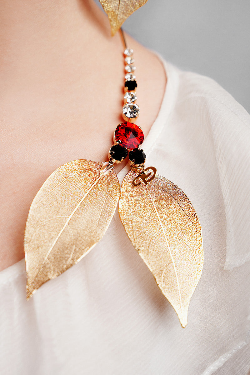 Colier asimetric auriu cu cristale Spring