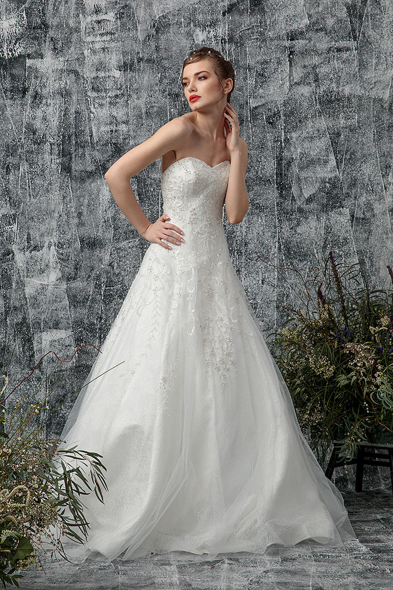 Rochie de mireasa cu matase naturala si dantela in forma de A White Dream