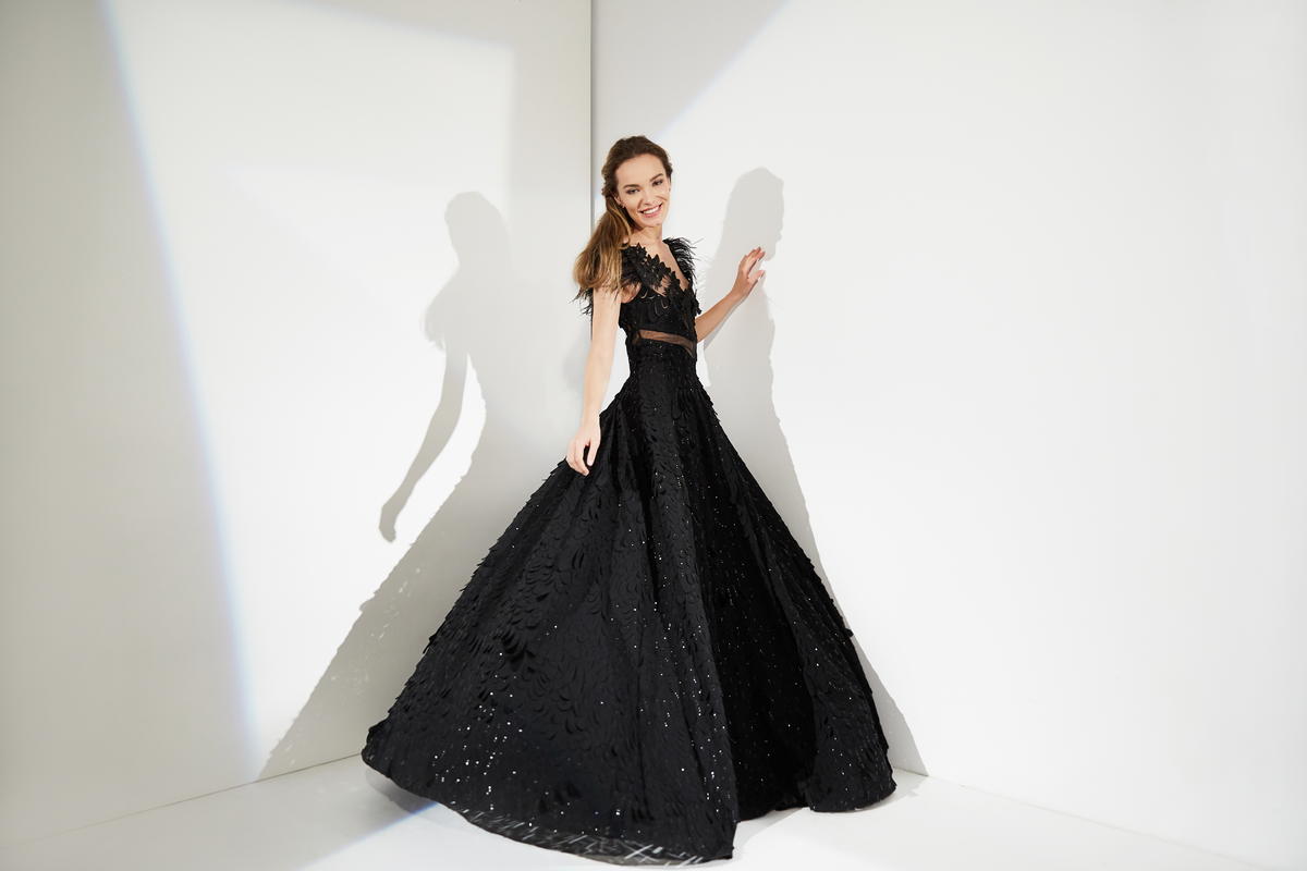 Rochie lunga de seara de lux in forma de A, din broderie si dantela Piana R4H21