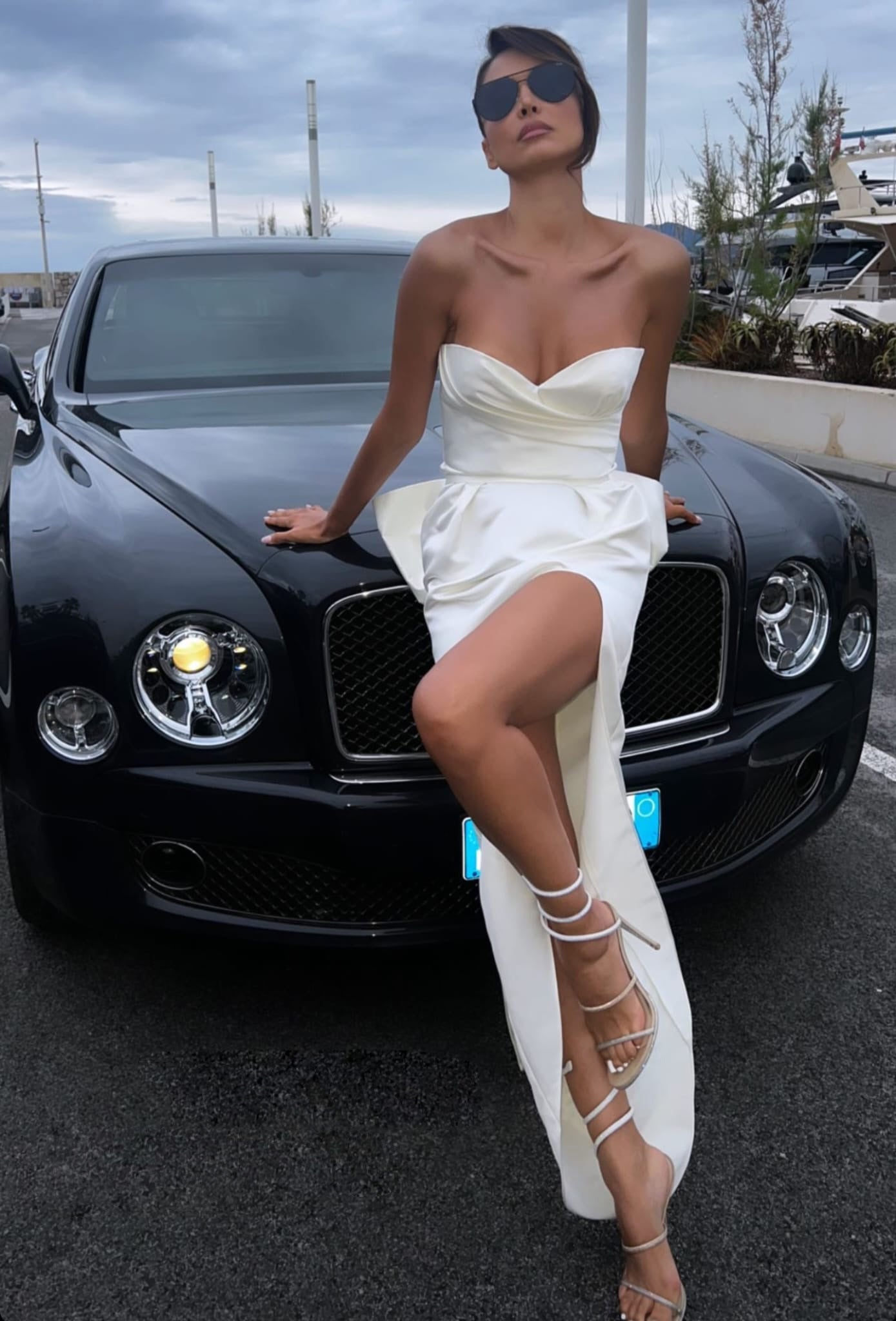 Long taffeta wedding dress with a bow M13h24 Ewa