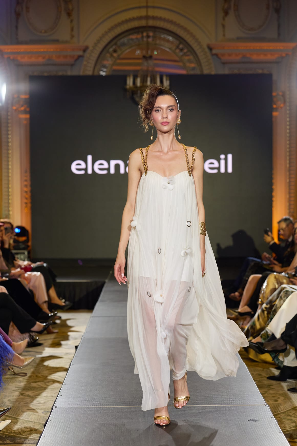 Elegant natural silk evening dress with an open back Felicita