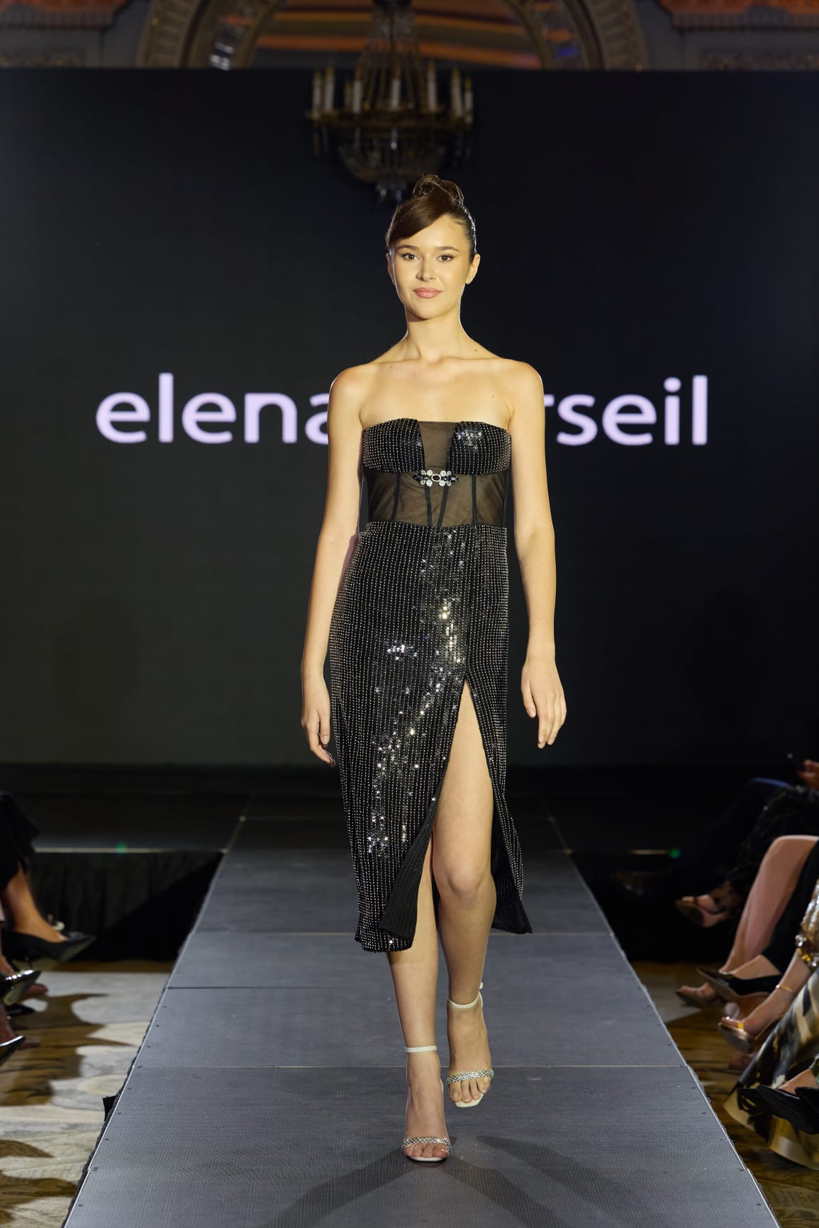 Rochie midi neagra, pe corp, cu paiete negre si argintii Gianny