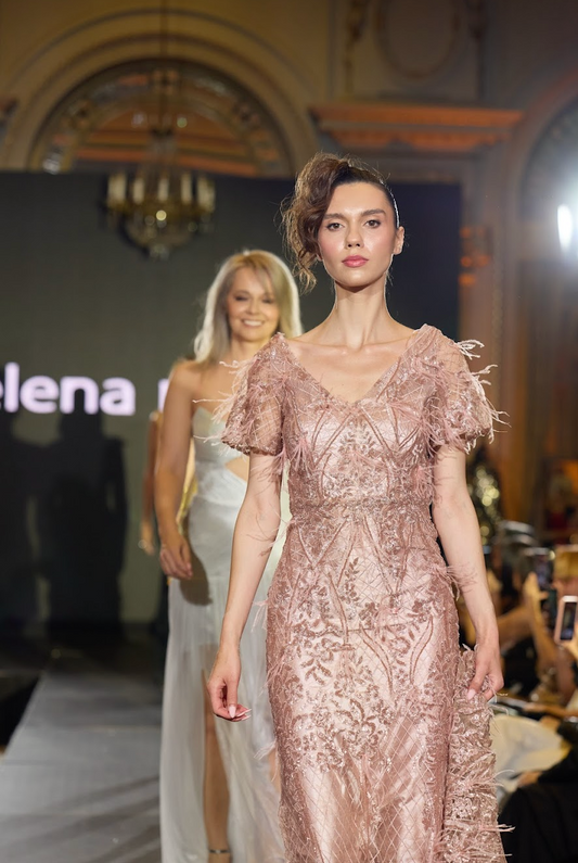  Long, evening dress, spectacular in embroidery and feathers, mermaid, with train and short sleeves R23S19