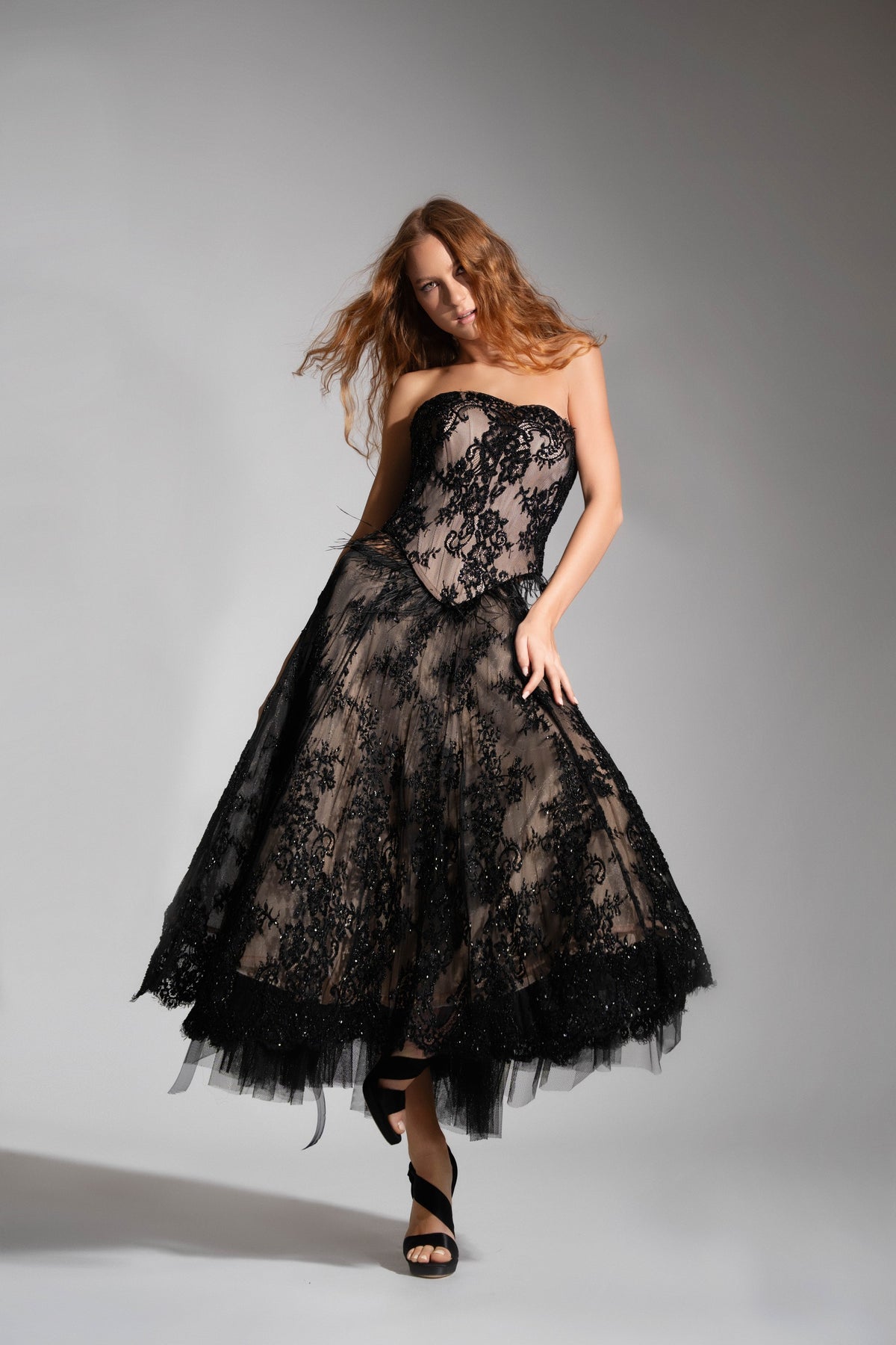Rochie de seară midi din dantelă brodată cu corset – Nubia R2S27