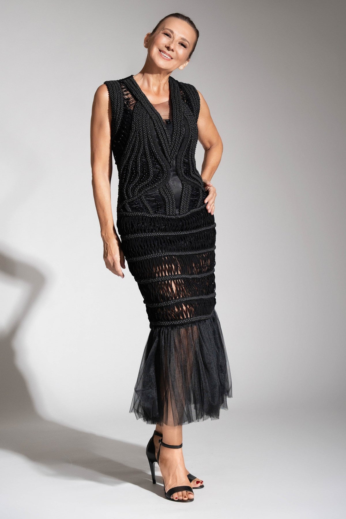 Rochie de seară neagră brodată manual – Catania R17S27