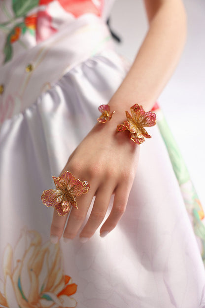 Inelul  Monaco din alama acoperita cu strat gros de aur si cristale