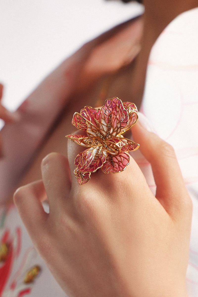 Inelul  Monaco din alama acoperita cu strat gros de aur si cristale