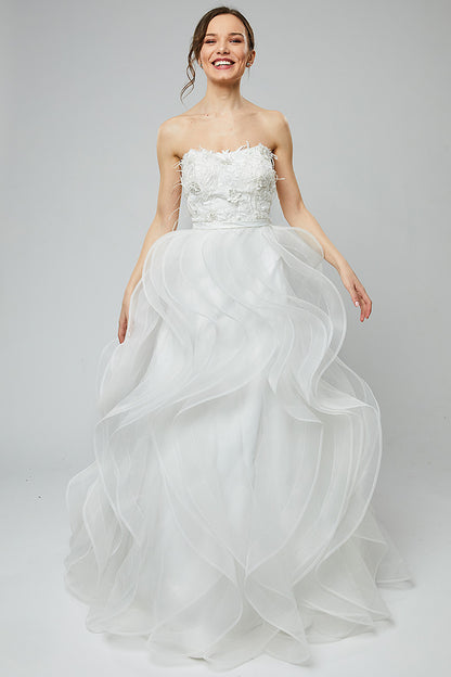 Rochie de mireasa lunga din dantela cu corsaj in stil printesa Oceane