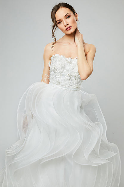 Rochie de mireasa lunga din dantela cu corsaj in stil printesa Oceane