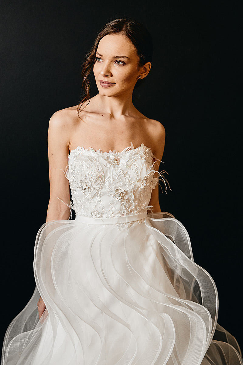 Rochie de mireasa lunga din dantela cu corsaj in stil printesa Oceane