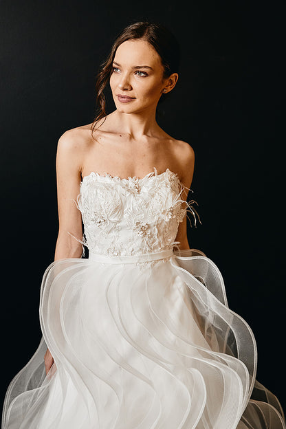 Rochie de mireasa lunga din dantela cu corsaj in stil printesa Oceane