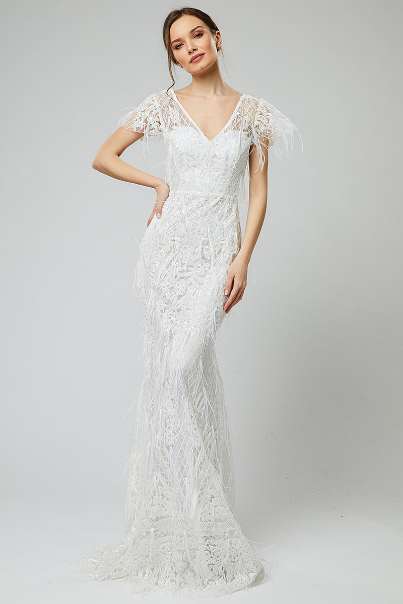 Rochie de mireasa lunga cu broderie si dantela rip sirena cu trena si maneci scurte Valentina