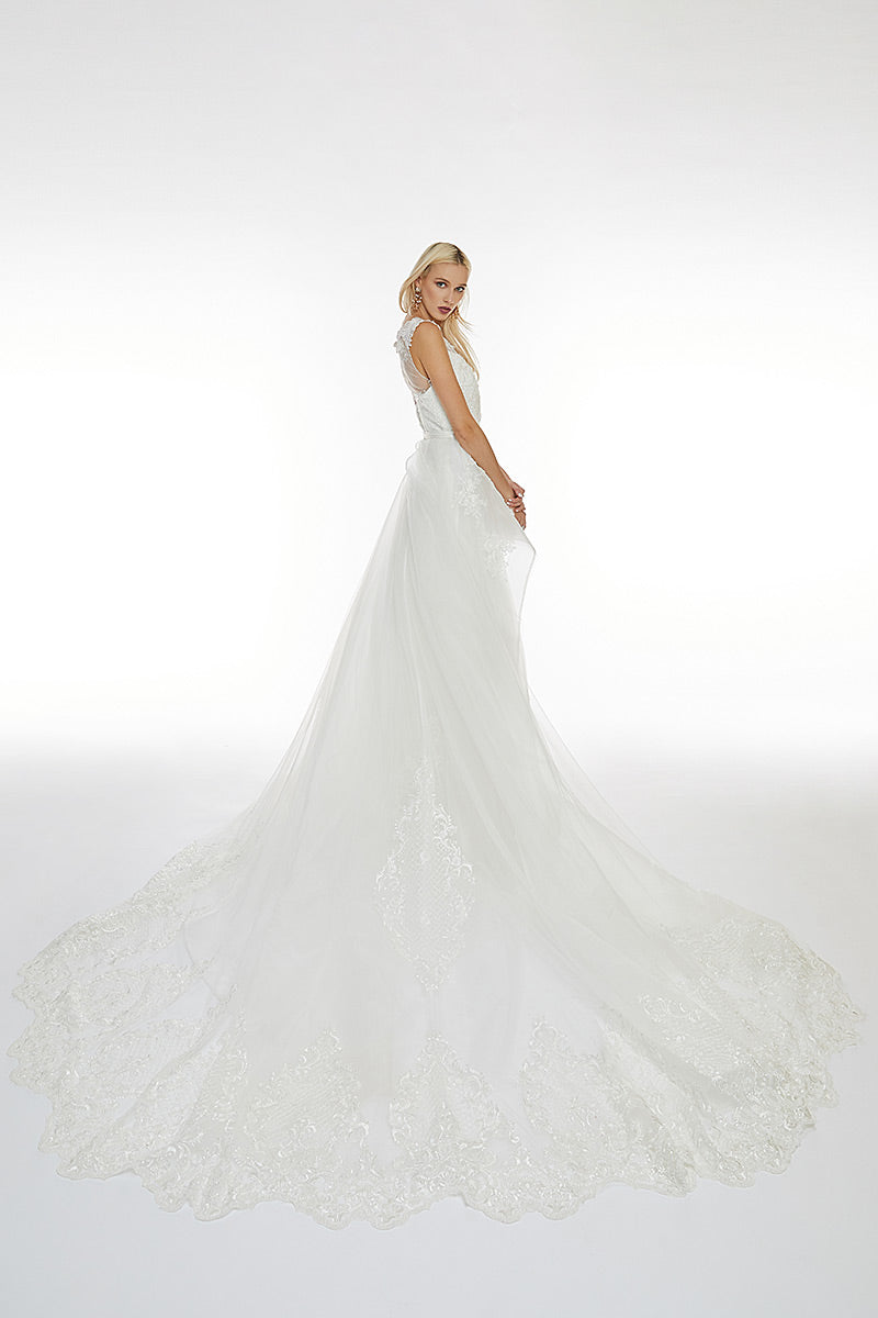 Rochie lunga de mireasa din dantela si voal cu trena spectaculoasa Aghate