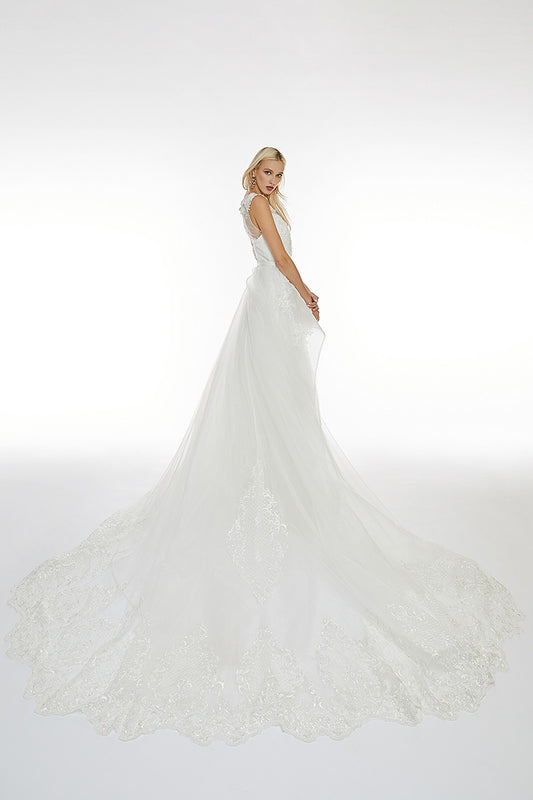 Rochie lunga de mireasa din dantela si voal cu trena spectaculoasa Aghate