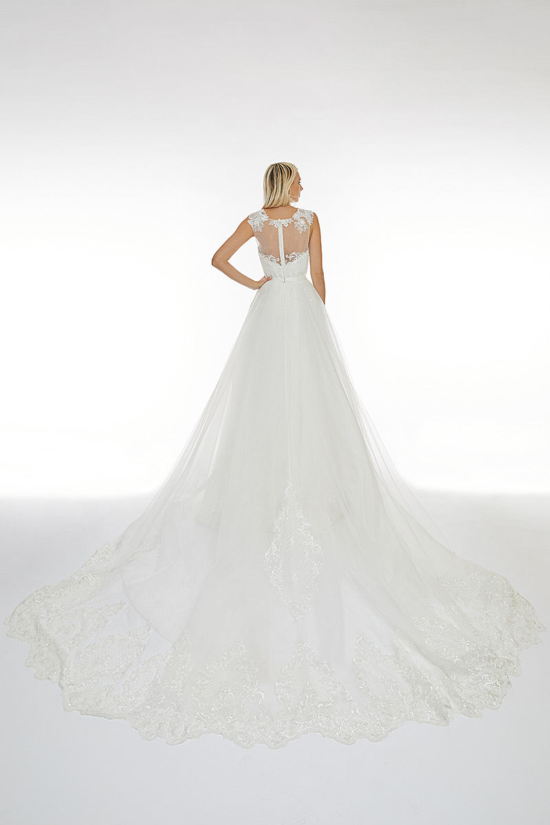 Rochie lunga de mireasa din dantela si voal cu trena spectaculoasa Aghate