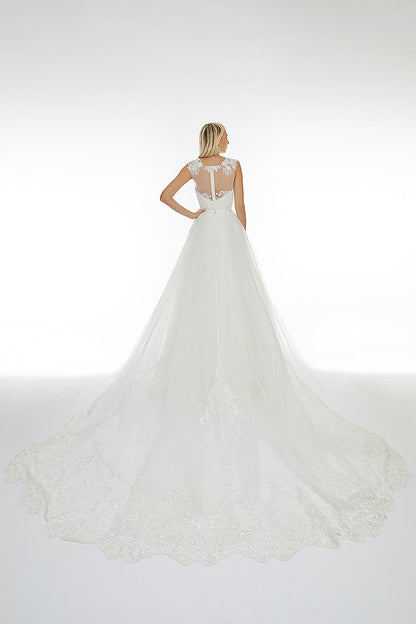 Rochie lunga de mireasa din dantela si voal cu trena spectaculoasa Aghate