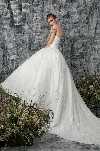 Rochie de mireasa lunga din dantela cu corsaj in stil printesa Ma Princesse