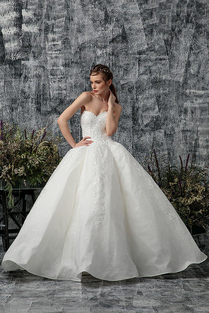 Rochie de mireasa lunga din dantela cu corsaj in stil printesa Ma Princesse