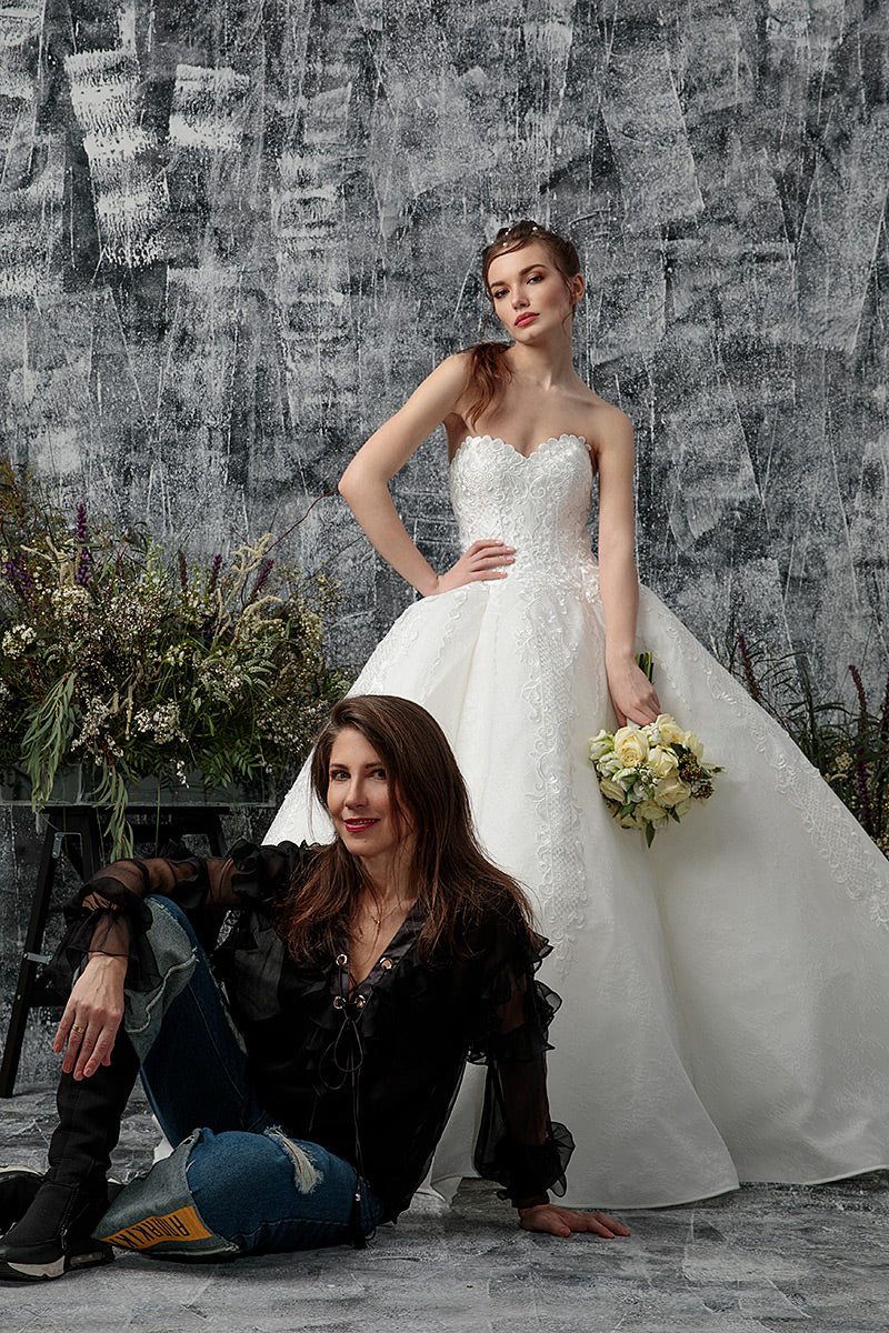 Rochie de mireasa lunga din dantela cu corsaj in stil printesa Ma Princesse