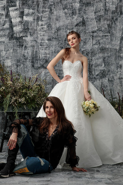 Rochie de mireasa lunga din dantela cu corsaj in stil printesa Ma Princesse