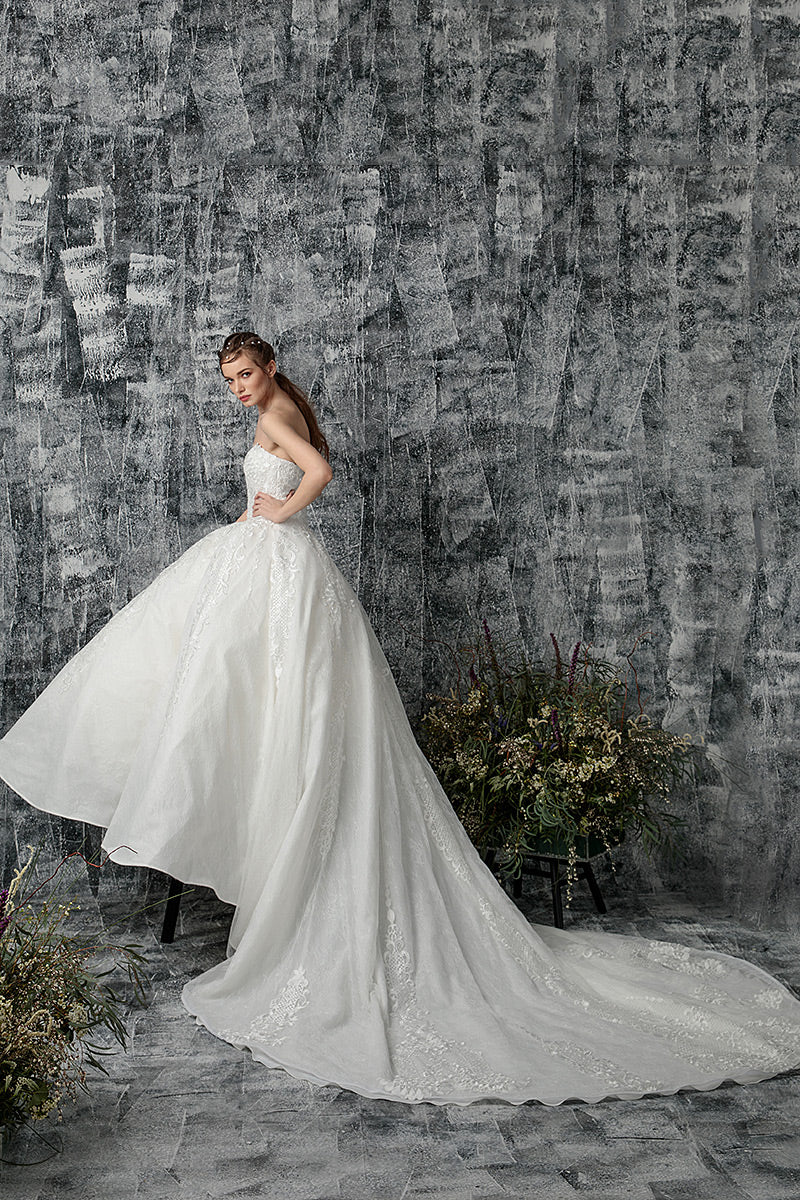 Rochie de mireasa lunga din dantela cu corsaj in stil printesa Ma Princesse