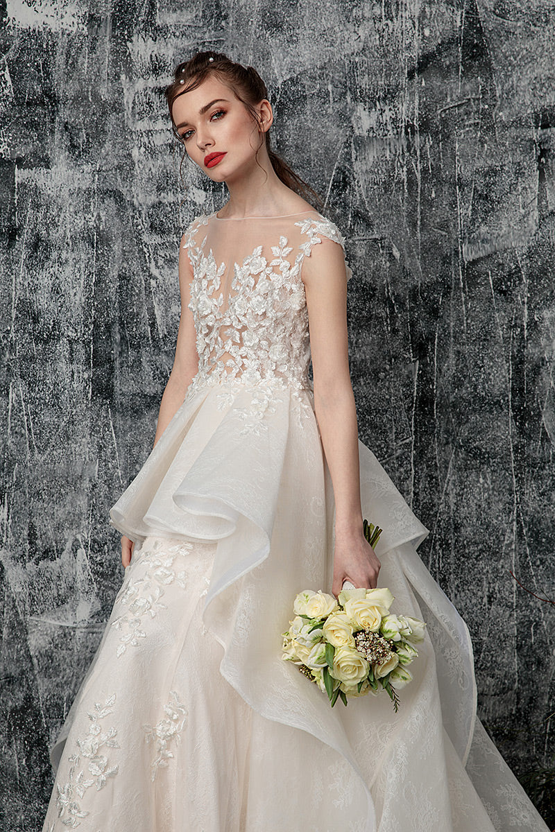 Rochie de mireasa cu dantela si tull, in stil sirena cu trena detasabila  Cassis