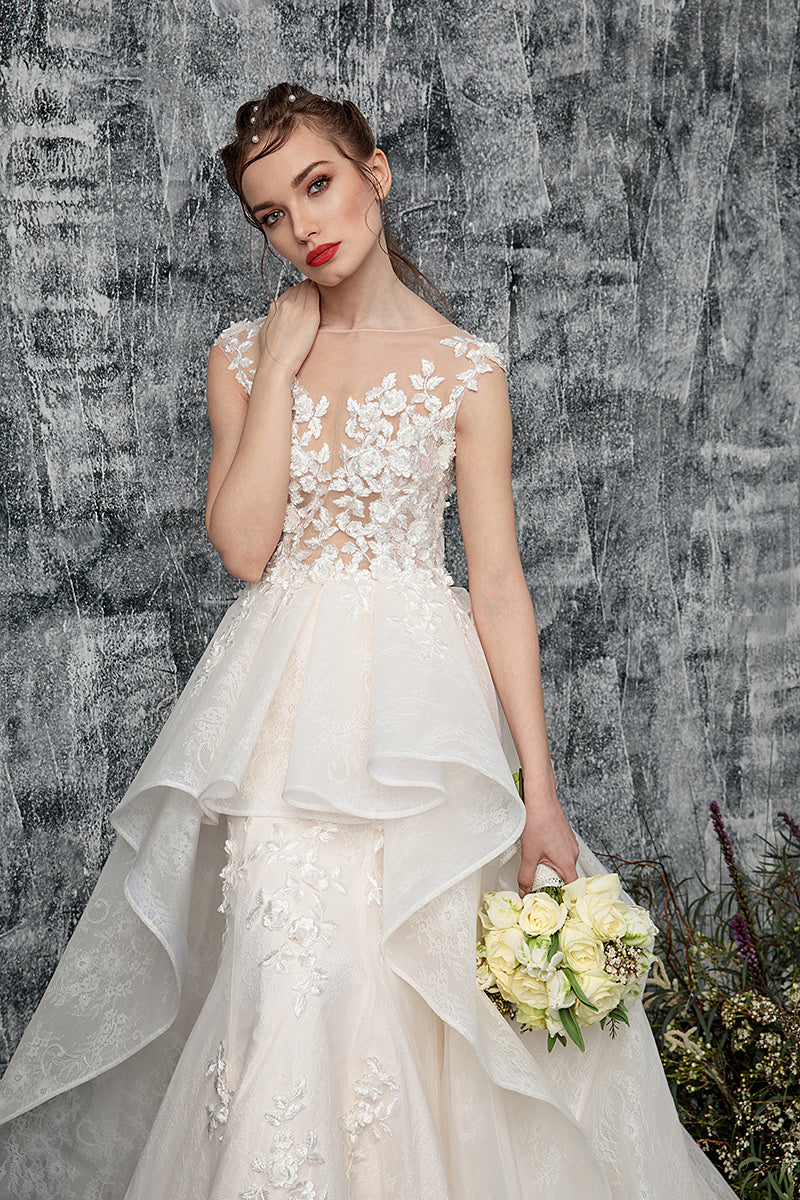 Rochie de mireasa cu dantela si tull, in stil sirena cu trena detasabila  Cassis