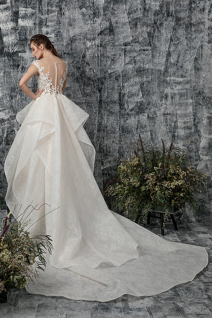 Rochie de mireasa cu dantela si tull, in stil sirena cu trena detasabila  Cassis