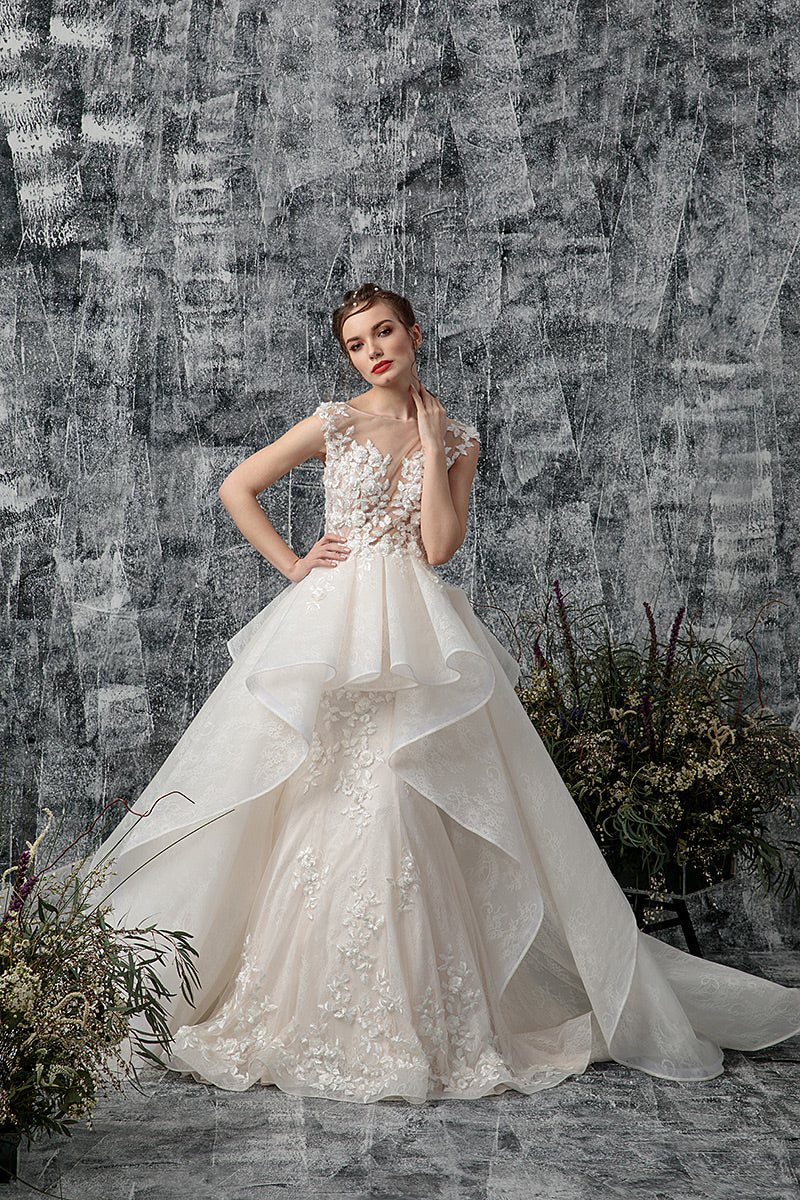 Rochie de mireasa cu dantela si tull, in stil sirena cu trena detasabila  Cassis