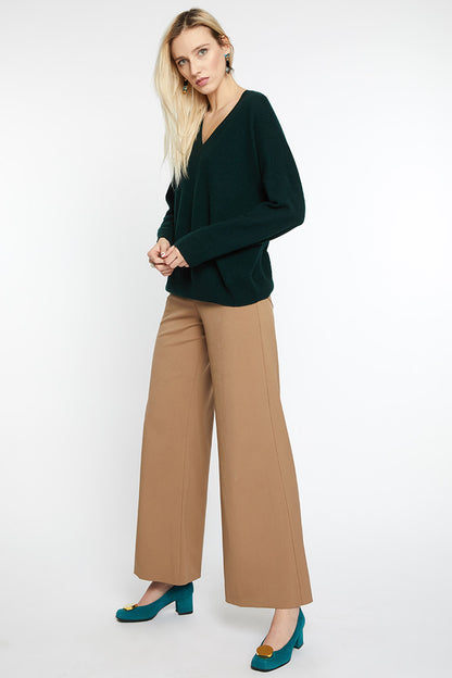 Alege pantalonul larg de stofa Caramel