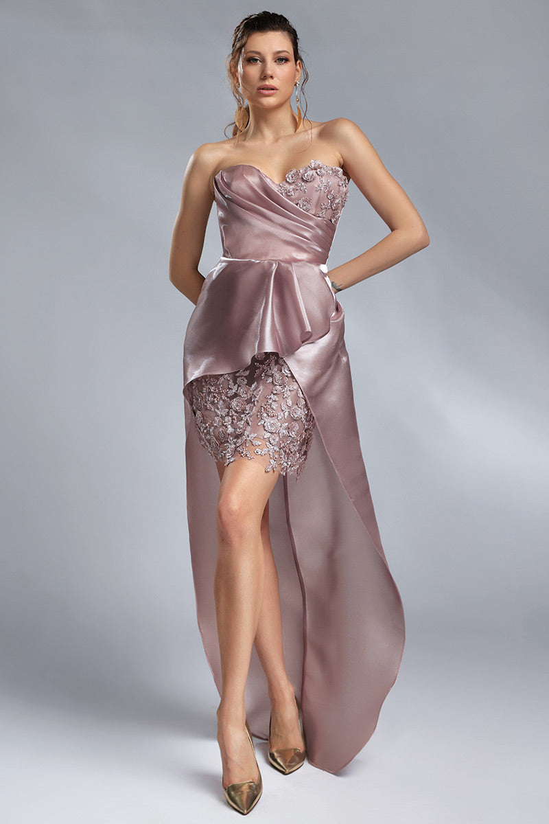 Toscana, Rochie asimetrică din dantelă și tafta Aqua, cu corsaj drapat ce evidențiază talia. Modernă, spectaculoasă și realizată pe măsurile tale.