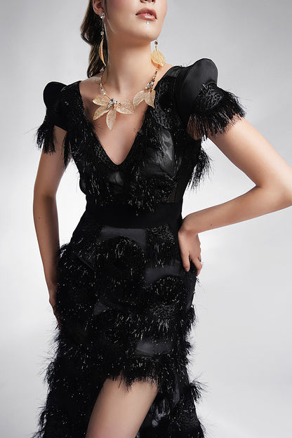 Rochia neagra de seara lunga cu deschidere pe un picior si maneci scurte Axenia