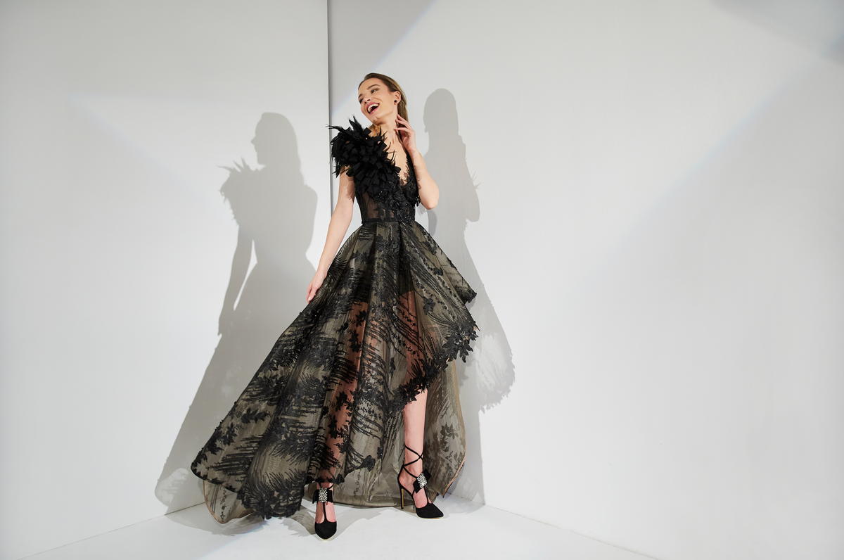 Rochie de seara lunga, asimetrica cu corsaj, din dantela si detaliu floral pe umar  R17h21