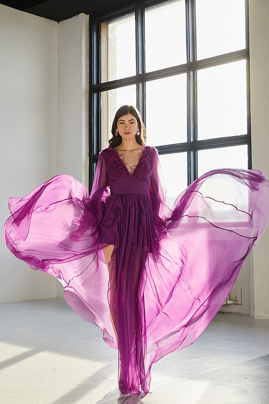Rochie matase lunga Violacea, de seara, cu maneci lungi si pene de strut