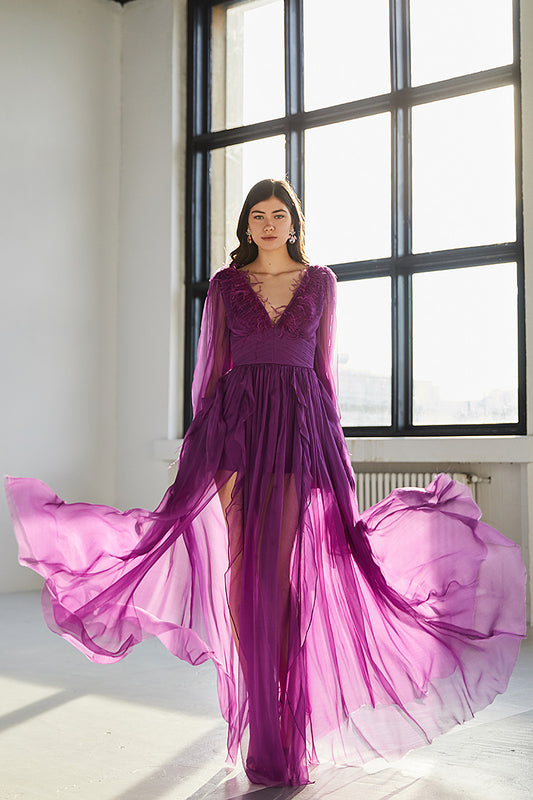 Rochie matase lunga Violacea, de seara, cu maneci lungi si pene de strut