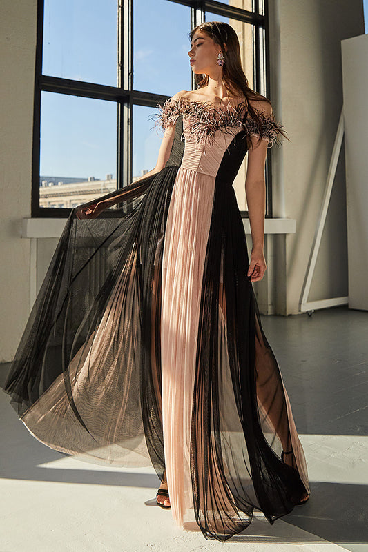 Rochia Carina, lunga, de seara, din matase naturala, cu corset si pene de strut, R4H23