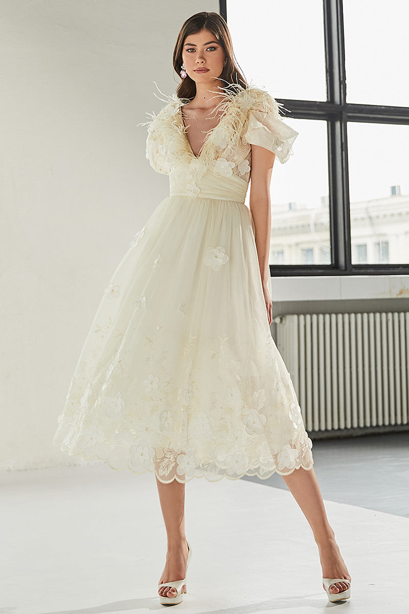 Rochia Crina, midi, de nunta de zi, din tul brodat si pene de strut, R5H23