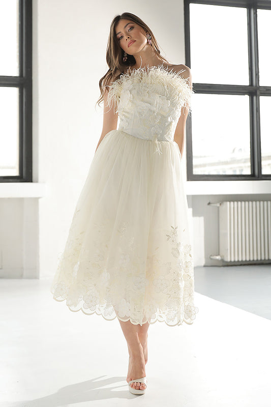 Rochia Spring , midi, de nunta de zi, din tul brodat cu flori si pene de strut, R6H23