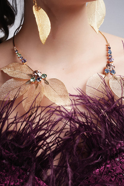 Rochie din dantela violet, cu corset si crapatura pe un picior Alis