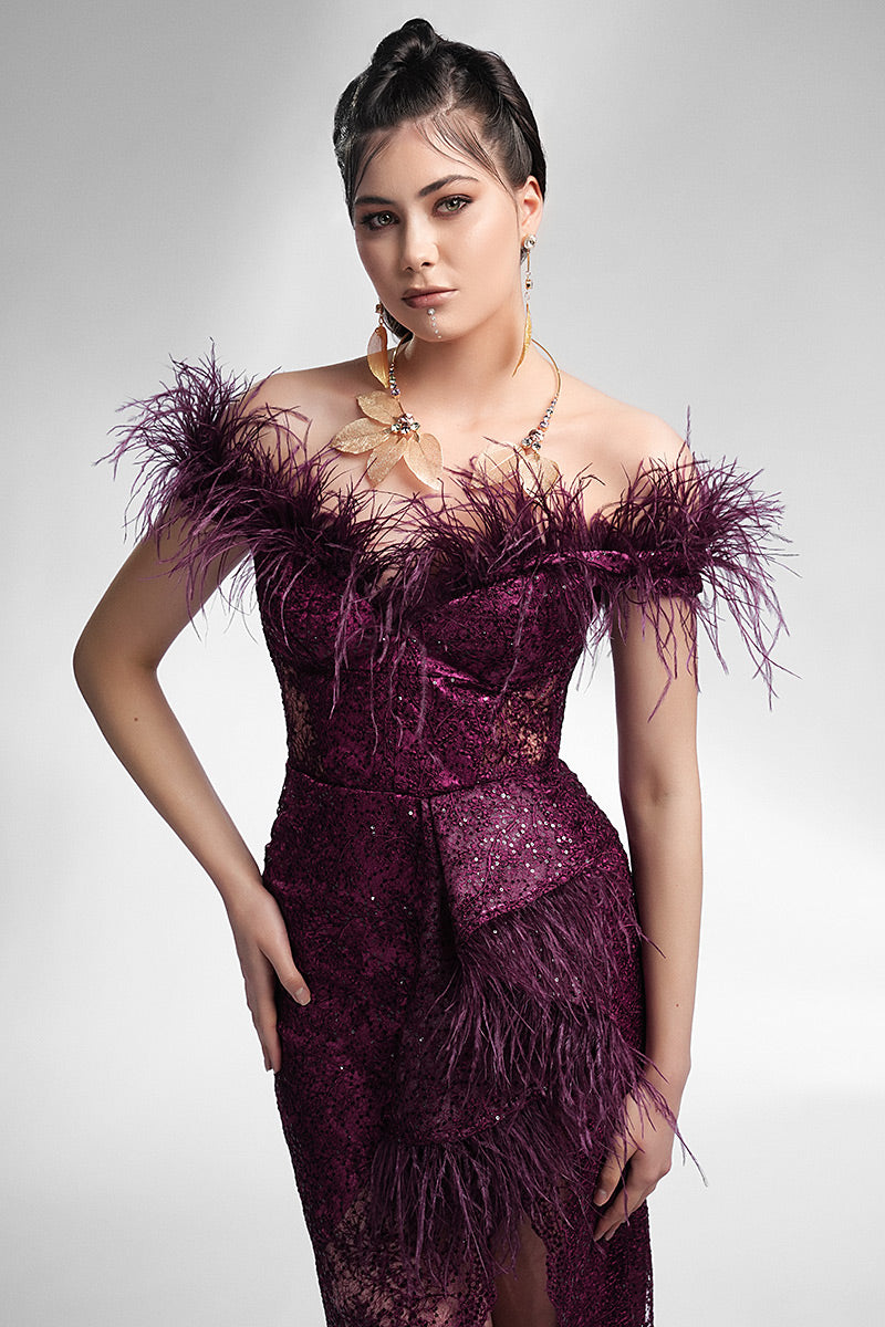 Rochie din dantela violet, cu corset si crapatura pe un picior Alis