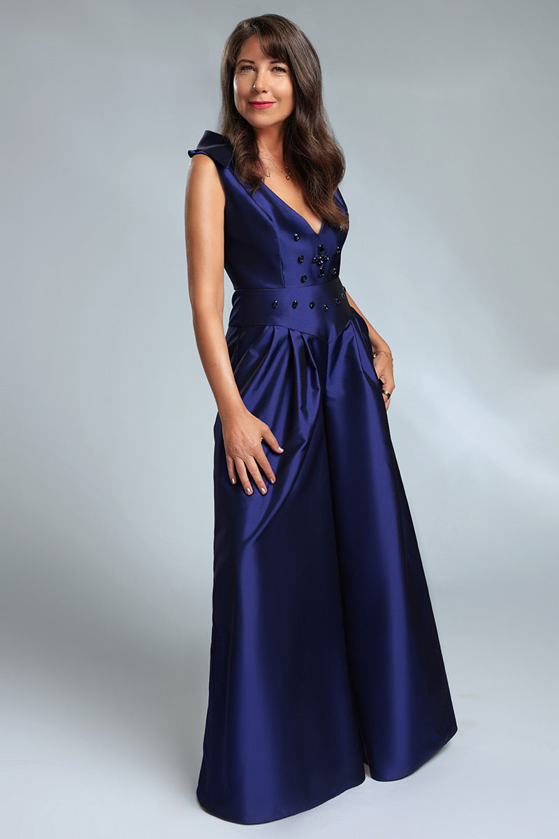 Raphaëlle, Salopetă din tafta cu decolteu în V și pantaloni extra-largi. Elegantă, modernă și realizată pe măsura ta.